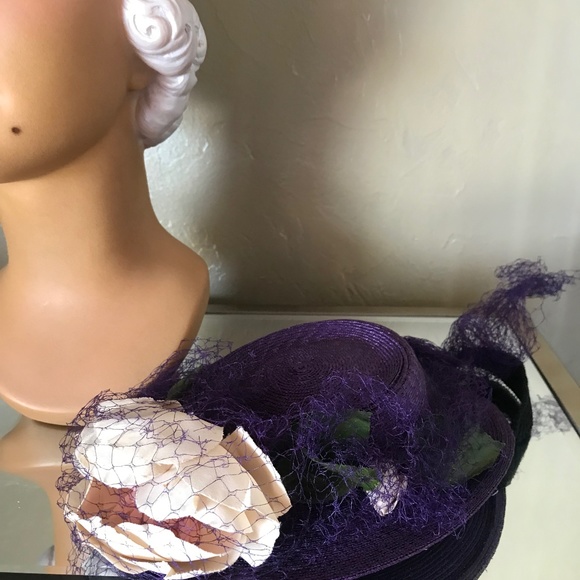 CAPTIVATING 1930s\' PURPLE STRAW TILT HAT WITH LARGE FABRIC FLOWER, VEIL & STRAP main image 6
